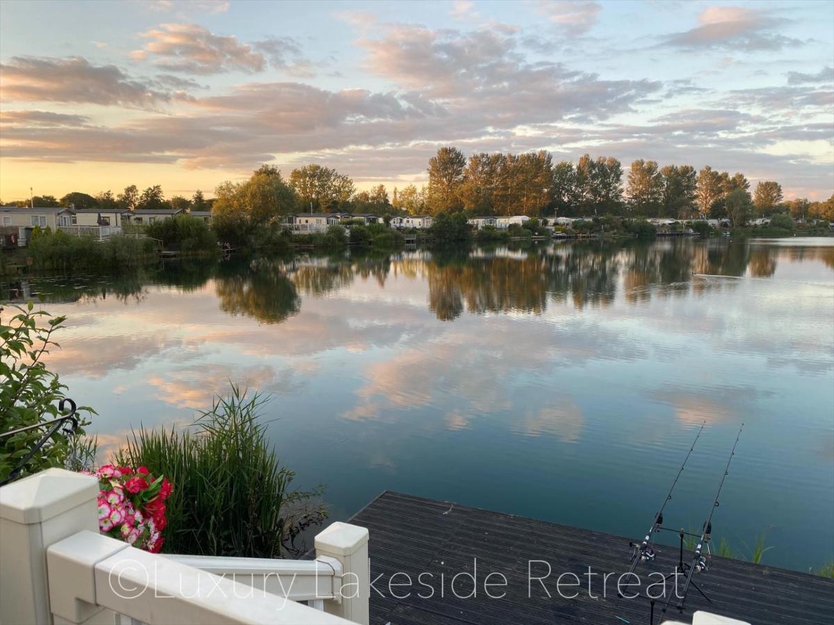 Hotel Lakeside Retreat With Hot Tub & Fishing Peg At Tattershall Lakes Country Park Exterior foto