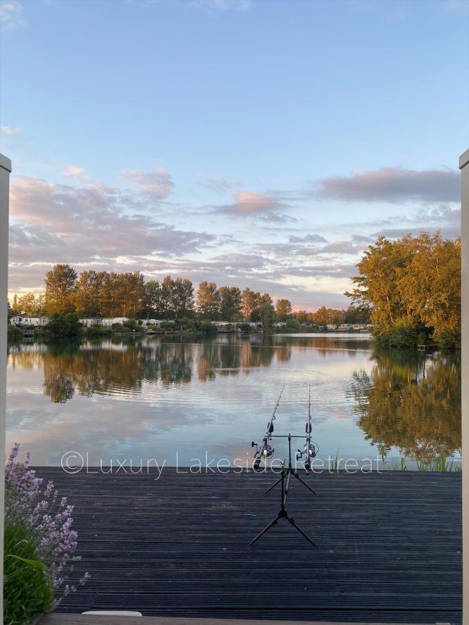 Hotel Lakeside Retreat With Hot Tub & Fishing Peg At Tattershall Lakes Country Park Exterior foto